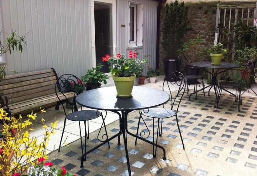 هتل Quic En Groigne