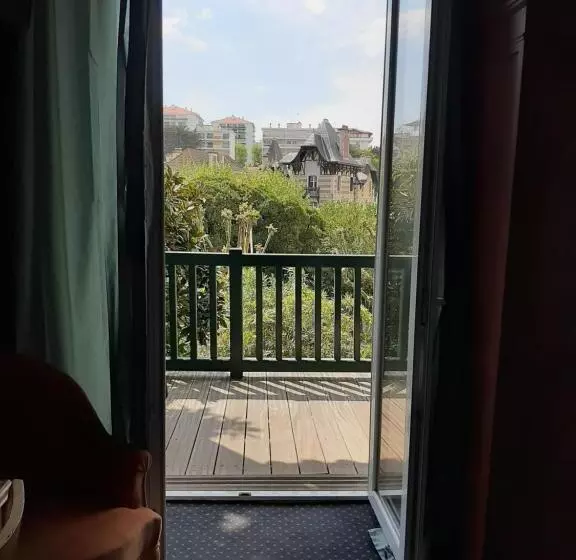 Hotelli Saint Charles Hôtel & Coliving Biarritz