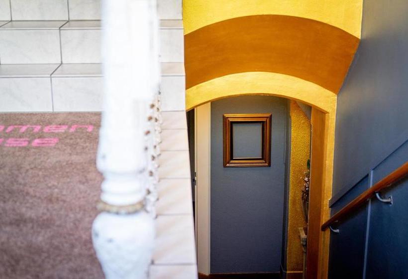 הוסטל Das Mietwerk - Bed & Breakfast