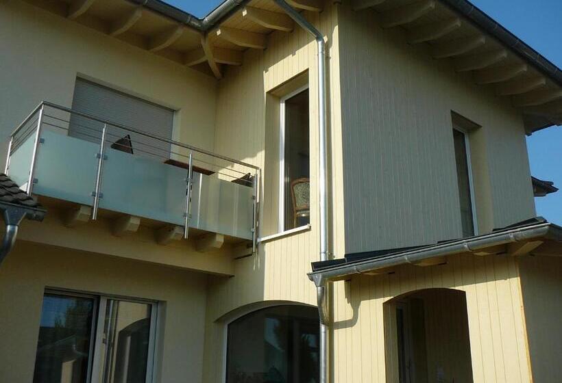 Bed and Breakfast Rooster Bnb American Style Boutique Haus   Made With Love!