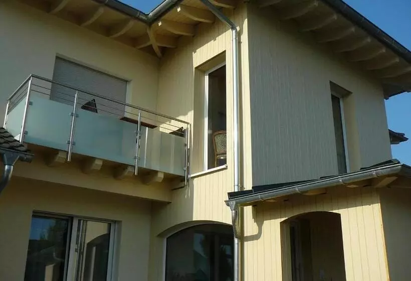 ベッドアンドブレックファースト Rooster Bnb American Style Boutique Haus   Made With Love!