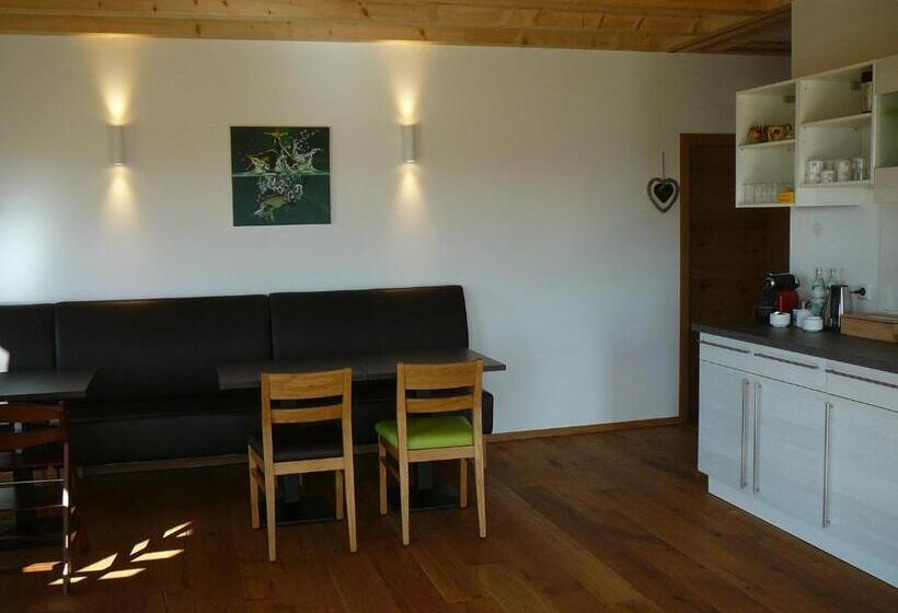 Bed and Breakfast Rooster Bnb American Style Boutique Haus   Made With Love!