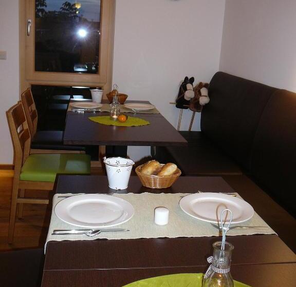 Bed and Breakfast Rooster Bnb American Style Boutique Haus   Made With Love!