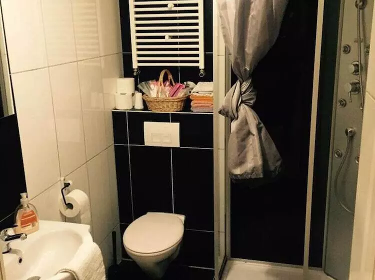 Gz Hostel Bornheim