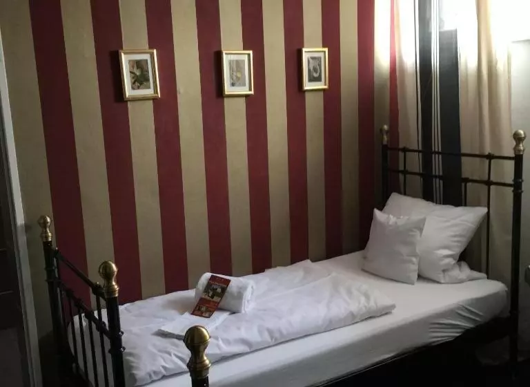 هتل B&b Bredl In Der Villa Ballestrem