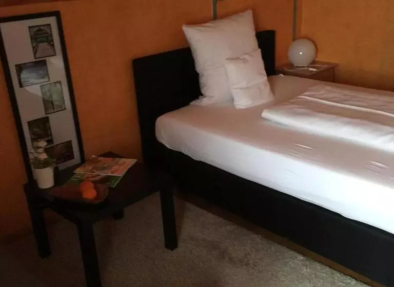هتل B&b Bredl In Der Villa Ballestrem