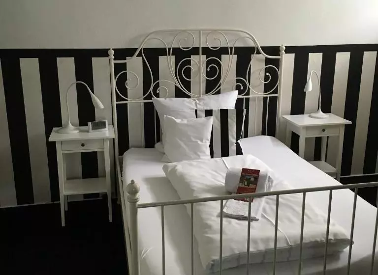 هتل B&b Bredl In Der Villa Ballestrem