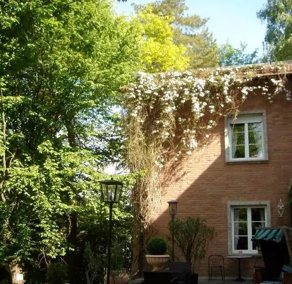 هتل B&b Bredl In Der Villa Ballestrem