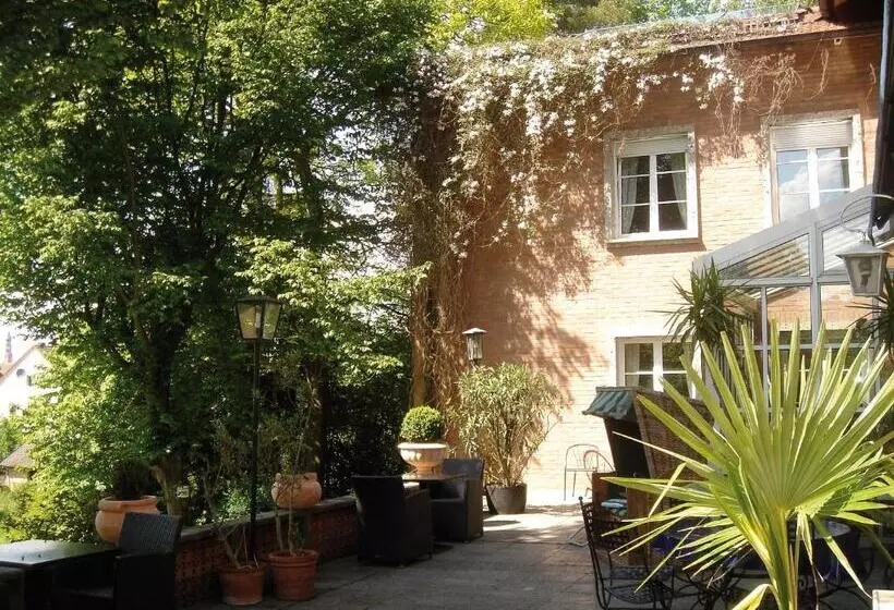 هتل B&b Bredl In Der Villa Ballestrem