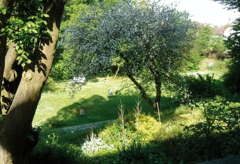 هتل B&b Bredl In Der Villa Ballestrem