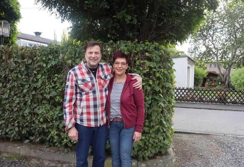 בית מלון כפרי Gasthaus Zur Quelle