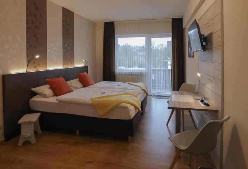 בית מלון כפרי Gasthaus Zur Quelle