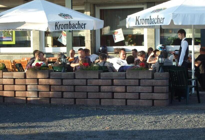 בית מלון כפרי Gasthaus Zur Quelle