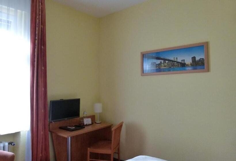 Отель Holzhauer