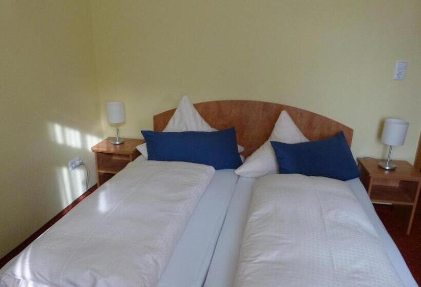 Отель Holzhauer