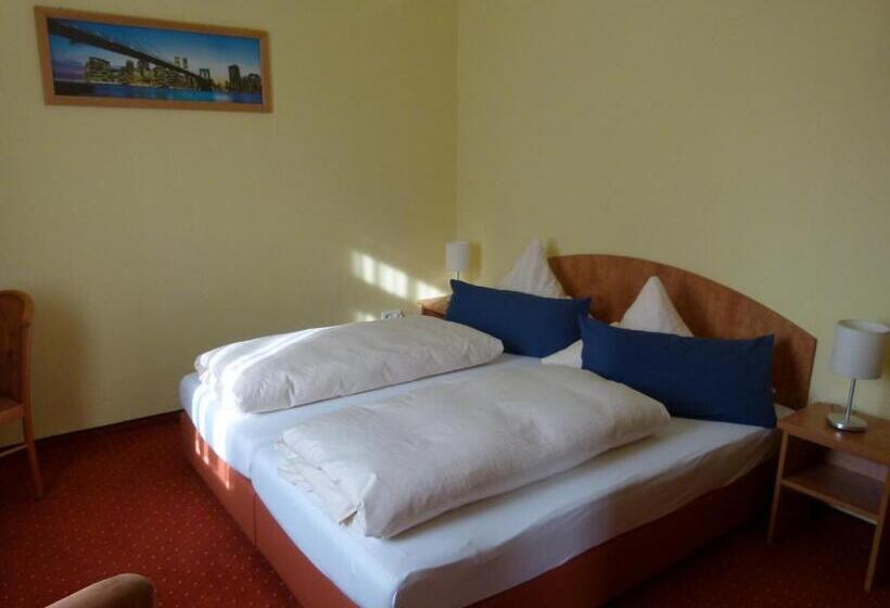 Отель Holzhauer