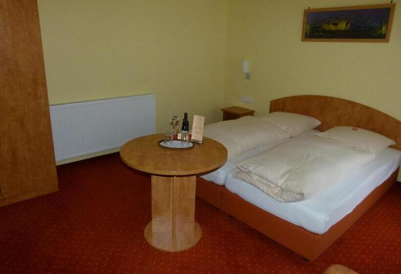 Отель Holzhauer