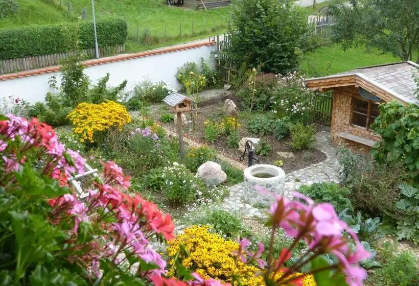 Suzanne's B&b & Gardens