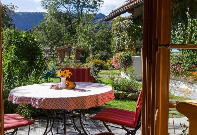 Suzanne's B&b & Gardens