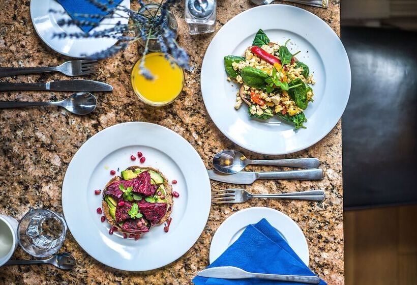 مبيت وإفطار The Henry Guest House