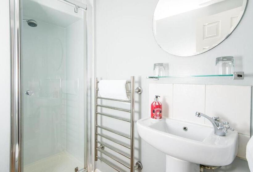 مبيت وإفطار The Henry Guest House