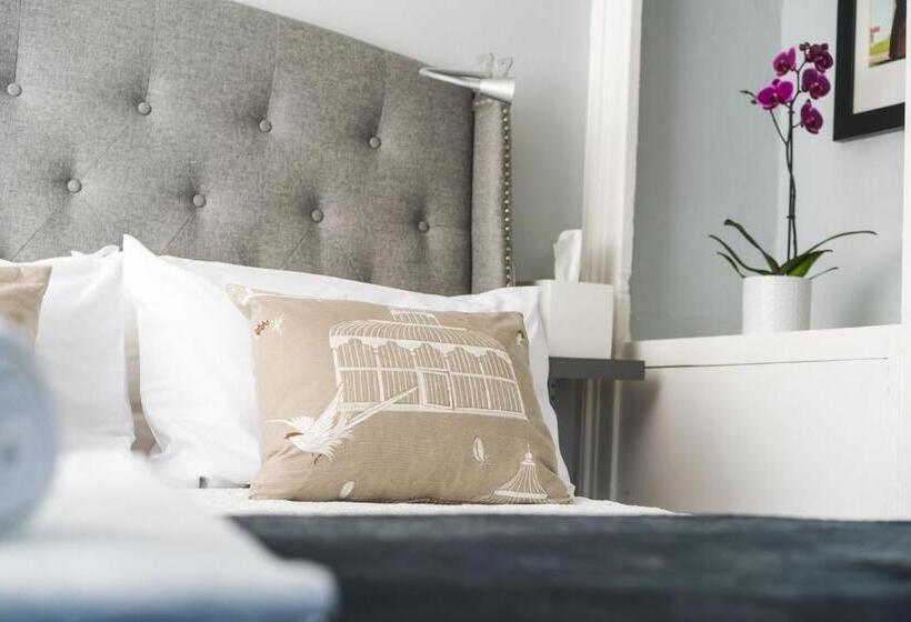 مبيت وإفطار The Henry Guest House