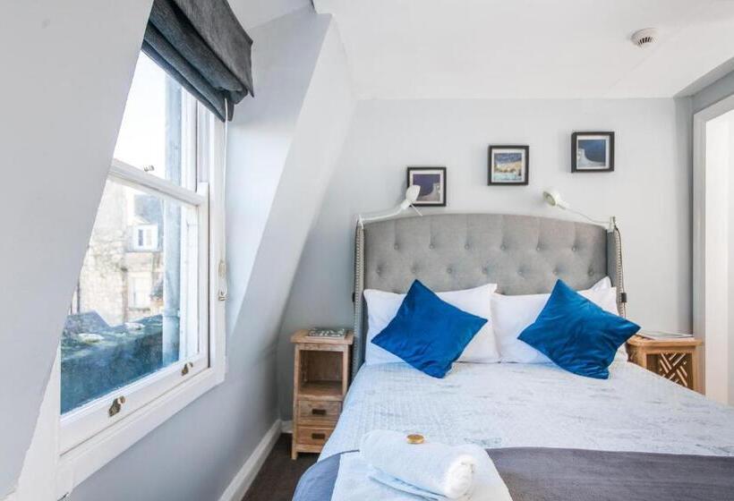 مبيت وإفطار The Henry Guest House