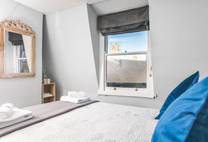 مبيت وإفطار The Henry Guest House