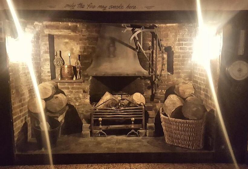 مبيت وإفطار The White Horse Inn