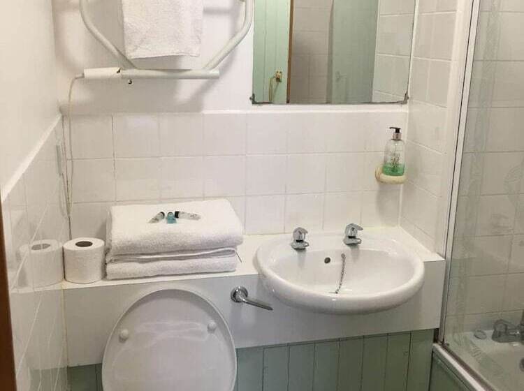 مبيت وإفطار The White Horse Inn