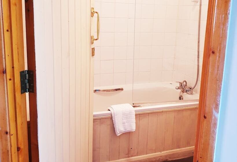 مبيت وإفطار The White Horse Inn