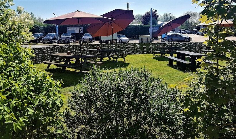 مبيت وإفطار The White Horse Inn