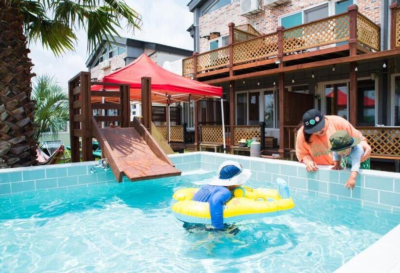 Jeju Haebaragi Pension