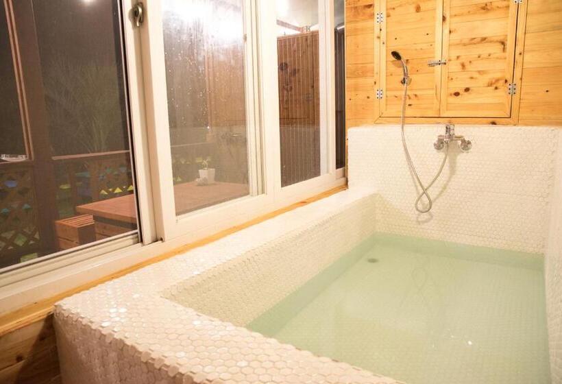 Jeju Haebaragi Pension