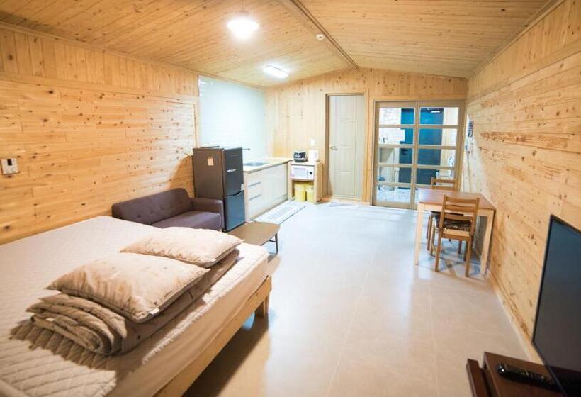 Jeju Haebaragi Pension