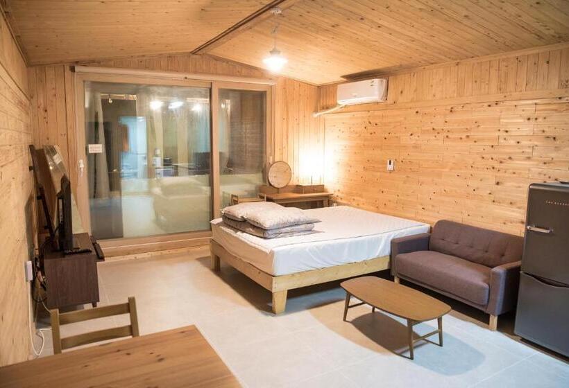 Jeju Haebaragi Pension