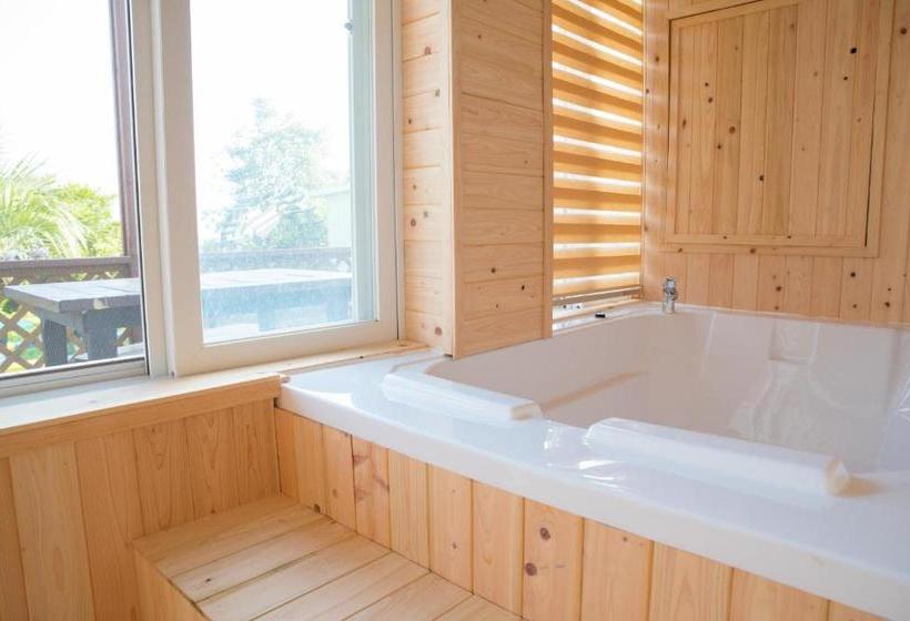 Jeju Haebaragi Pension