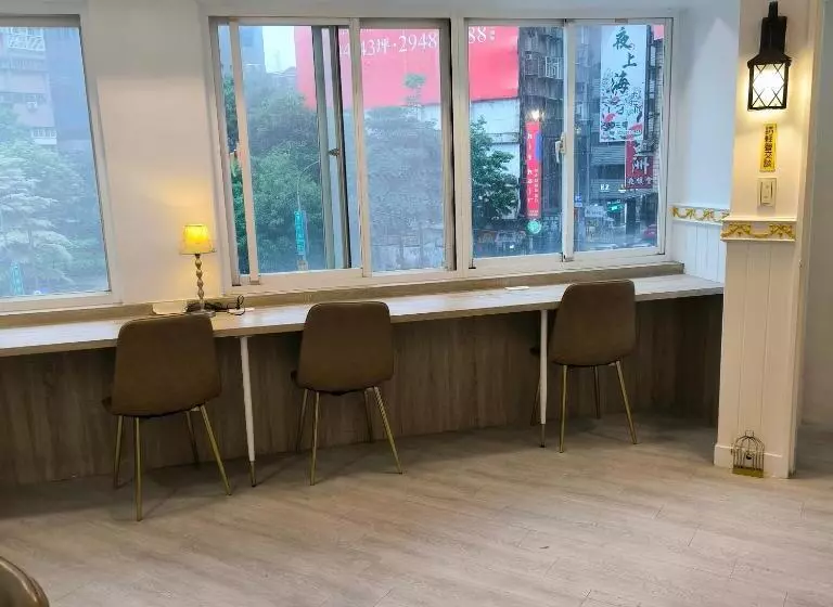 橙舍二館 Tw Hostel 2