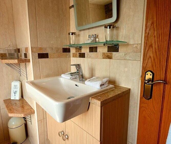 مبيت وإفطار Busfeild Arms