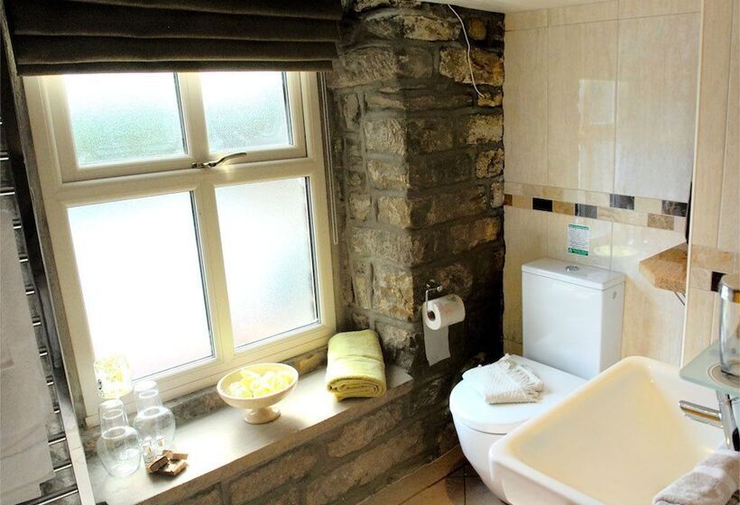 مبيت وإفطار Busfeild Arms