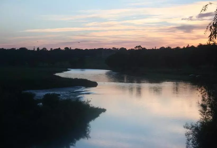 تختخواب و صبحانه Duncan House