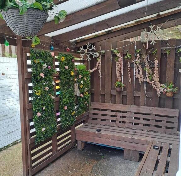 مبيت وإفطار Sheridans Budget Accomodation