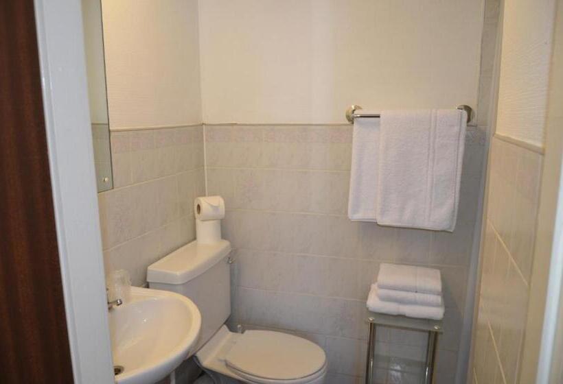 تختخواب و صبحانه The Stafford