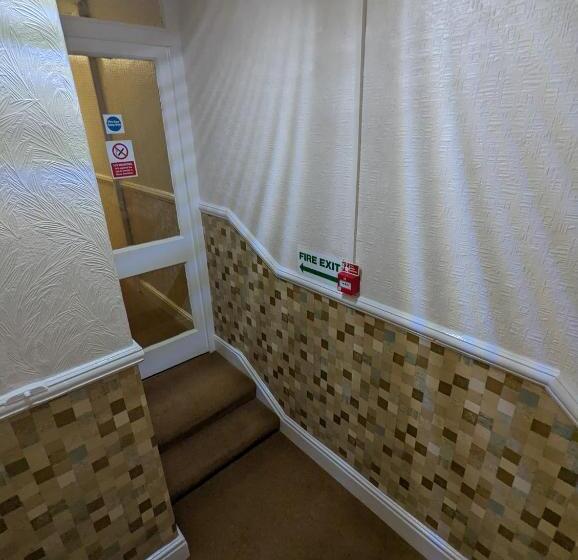 تختخواب و صبحانه The Stafford