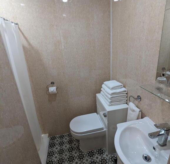 تختخواب و صبحانه The Stafford