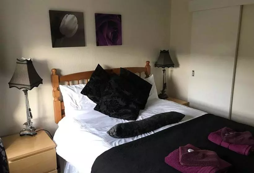 Hotelli Crown And Anchor Inn