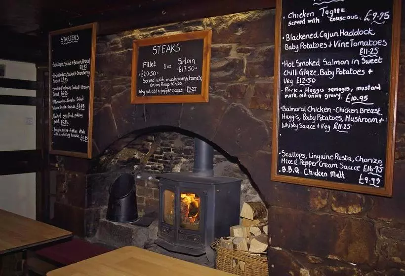 Hotelli Crown And Anchor Inn
