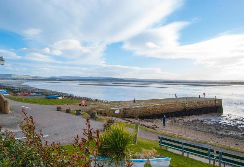 فندق Crown And Anchor Inn