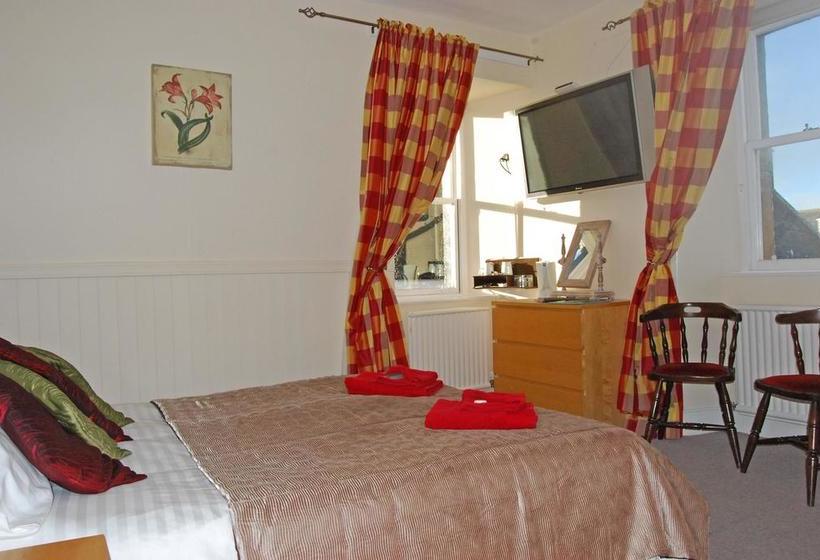 فندق Crown And Anchor Inn