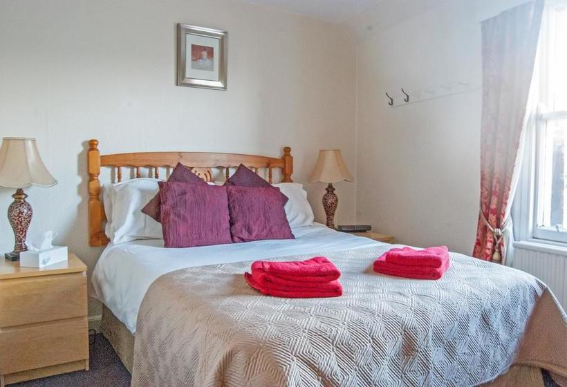 فندق Crown And Anchor Inn